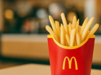 マクドナルド「ポテト揚げたてNG」になる理由は、店の状況によるものだった